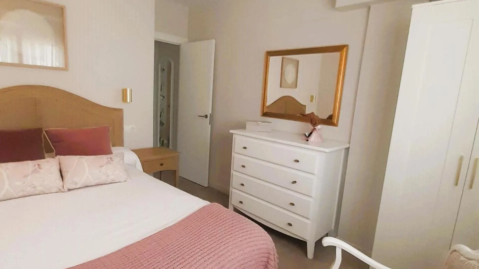 Mendoza A Un Paso De La Playa Apartment Malaga Spain